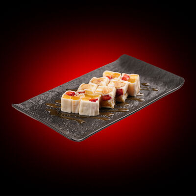 Сладкий ролл с манго, клубникой и ананасом в Китайские Новости по цене 590 ₽