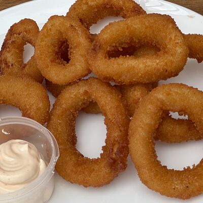 Жареные кольца кальмара с соусом Спайси в Собрание по цене 540 ₽