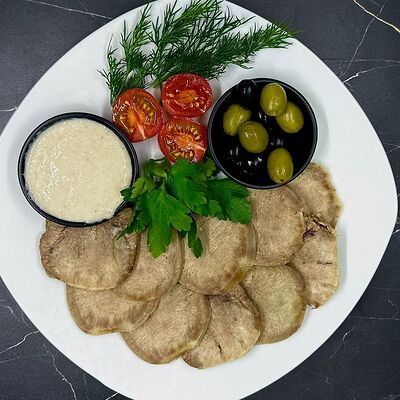 Говяжий язык с хреном в Кафе сон у моря по цене 800 ₽