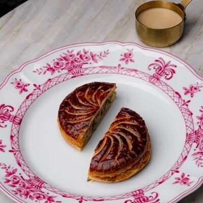 Пирог с грибами и соусом шиитакев Bisou Bisou Bistro по цене 480 ₽