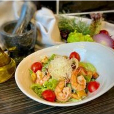 Салат Цезарь с креветками и кальмаром в Паб Кебаб по цене 710 ₽