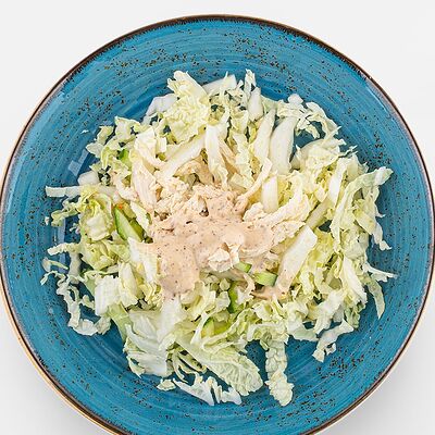 Салат с курицей и кунжутным соусом в Вилка Ложка по цене 180 ₽