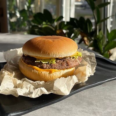 Гамбургер в Moyo по цене 175 ₽