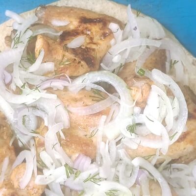 Блюдо из куриных крыльев в лаваше в Шашлыки сочные по цене 1120 ₽