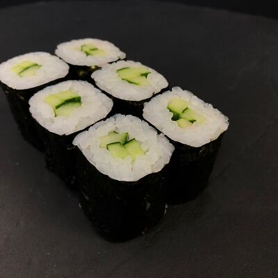 Огурец маки в Avocado sushi-bar по цене 190 ₽