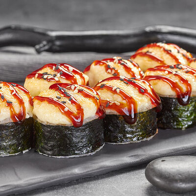 Запеченный Ролл с острым лососем в Суши Мастер по цене 259