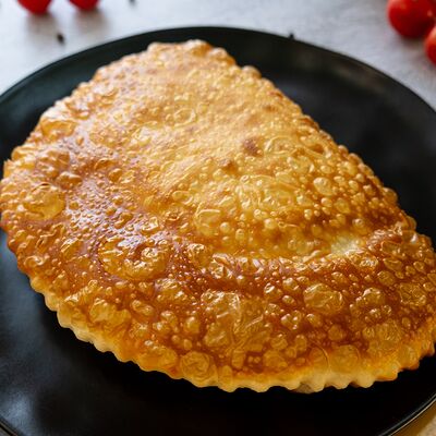 Чебурек по-итальянски в Чебуреки на Чайковского по цене 299 ₽