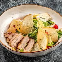Салат Цезарь с курицей в Преснявары Бар