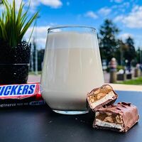Раф Сникерс в Black coffee & GRILL na Avtozavode