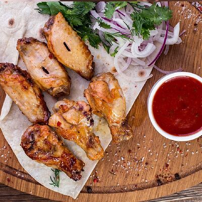 Куриные крылышки в Альбатрос по цене 560 ₽