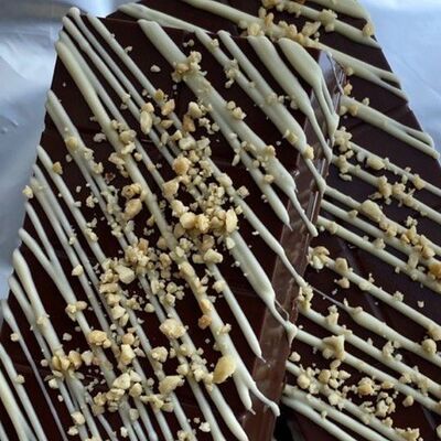 Дубайский шоколад Арахис-соленая карамель в Пеку Люблю по цене 2500 ₽