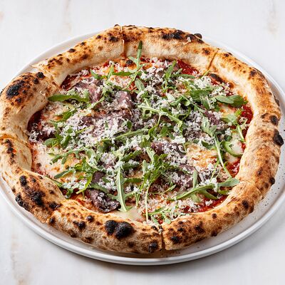 Пицца сростбифом в Brasserie Lambic по цене 1680 ₽