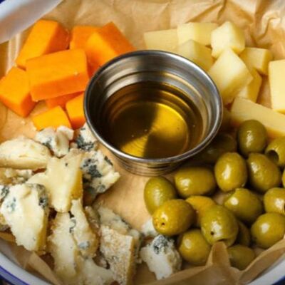 Сырная тарелка в Дранки паб по цене 860 ₽