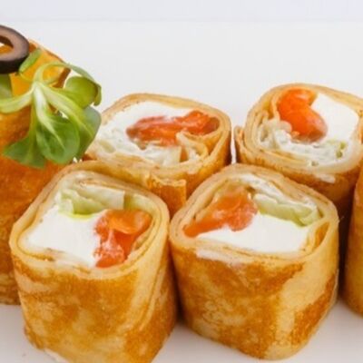 Рулеты из блинчиков с лососем и сливочным сыром в Максимилианс по цене 420 ₽