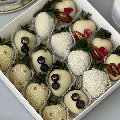 Клубника в шоколаде №35 в Lovely Berry по цене 3890 ₽