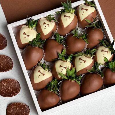 Клубника в шоколаде Смокинг M в Mosfresa по цене 3390