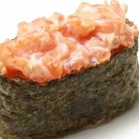 Острый гункан с лососем в Feel de fish