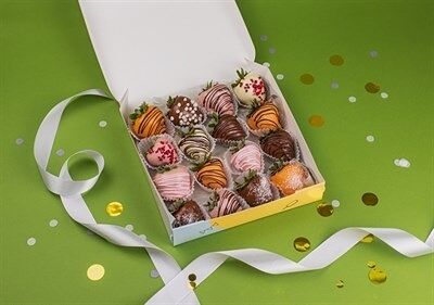 Клубника в бельгийском шоколаде Вдохновение 16шт в Плюшки подружки по цене 3520 ₽