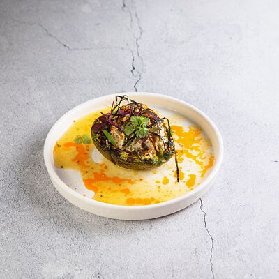 Запеченный авокадо с крабом New в Эбби Noodles & Sushi Bar по цене 520