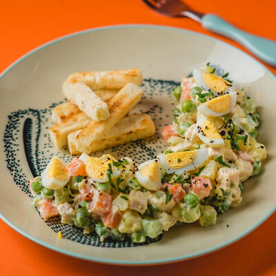 Салат Оливье в Двор Помидор по цене 330