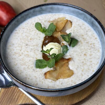 Овсяная каша с печеным яблоком и карамелью в Pro Вкус по цене 340 ₽