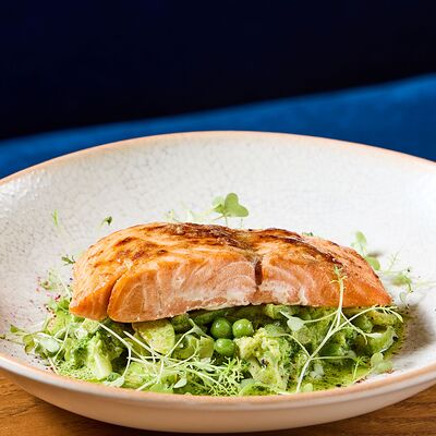 Лосось с зеленым соте и копчёным мацони в NANA Pirveli по цене 1440 ₽