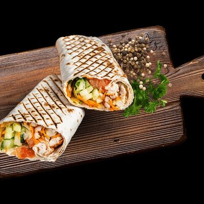 Шаурма с курицей в сырном лаваше в Шаурма на Федосеенко по цене 390 ₽