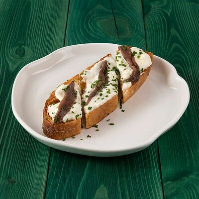 Брускетта с анчоусами в Solar Bistro по цене 390 ₽