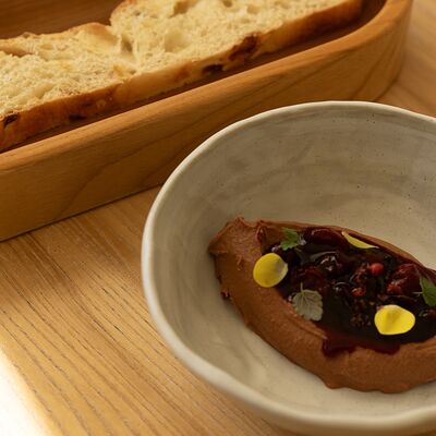 Паштет из печени кролика с ягодным соусомв Matilda по цене 510 ₽