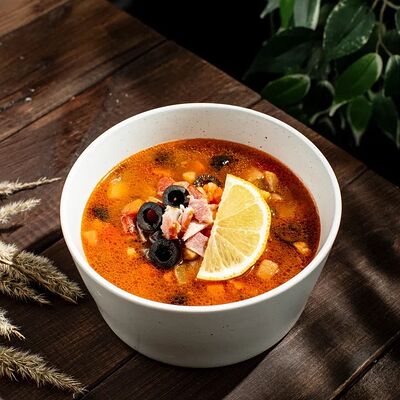 Солянка с копченостями в Грин по цене 310 ₽