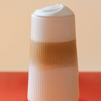 Виноградный латте с сырной пенкойв Hochu Coffee