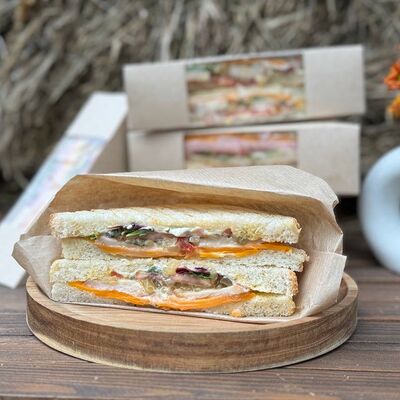 Сэндвич с курицей в По кофе по цене 310 ₽