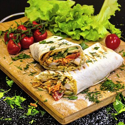 Шаурма с курицей стандартная в Огонёк по цене 450 ₽