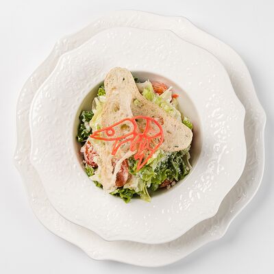 Цезарь с креветками в Омулевочная по цене 400 ₽