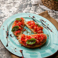 С томатами и моцареллойв La Costa