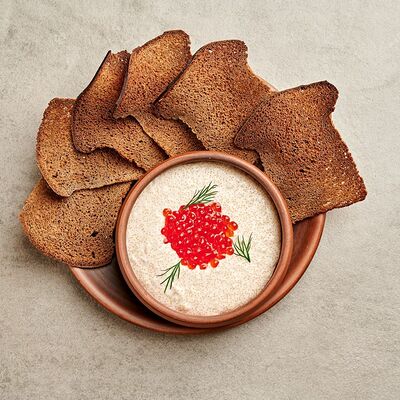 Икра сельди с луком, сметаной и ржаными хлебцами в Pivino по цене 390