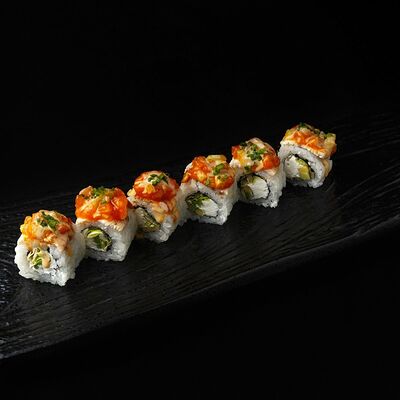 Ролл с угрем, семгой и соусом кимчи в Кабуки по цене 690