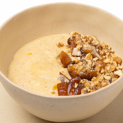 Овсяная каша с мушмулой и финиками в АВЛИ бистро по цене 420 ₽