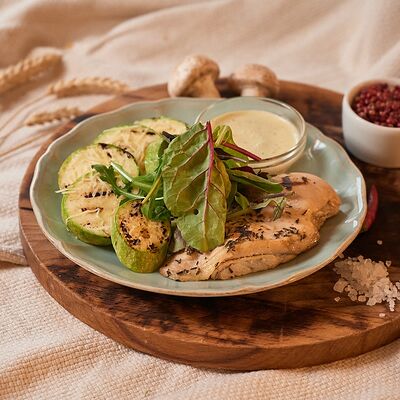 Куриная грудка с цукини и песто в Debaton по цене 420