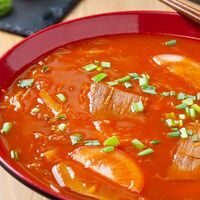 Томатный суп с говядиной в iWok