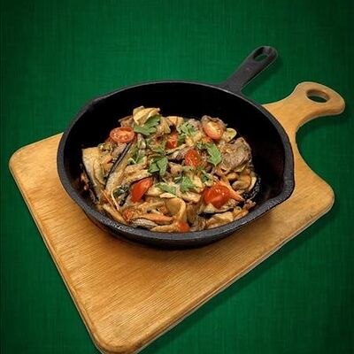 Телятина с овощами в сметане в Дача по цене 470 ₽