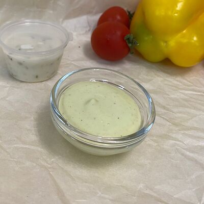 Чесночный соус в Есть на море по цене 100 ₽