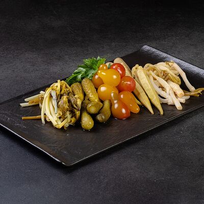 Ассорти армянских маринадов в Лаваш 1 по цене 900 ₽