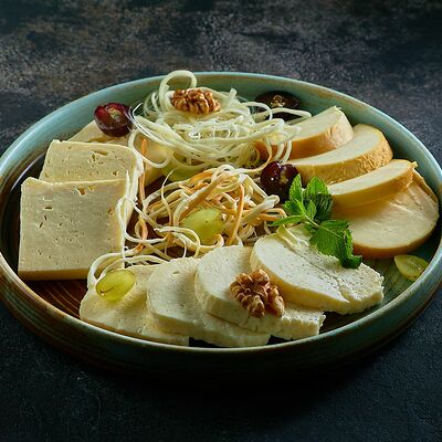 Ассорти домашних сыров в ЛарисуВаннуХочу по цене 590