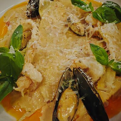 Паста с морепродуктами в Уголь по цене 790 ₽