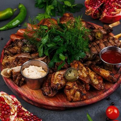 Ассорти из курицы в Руки ВВерх! Бар по цене 2700 ₽