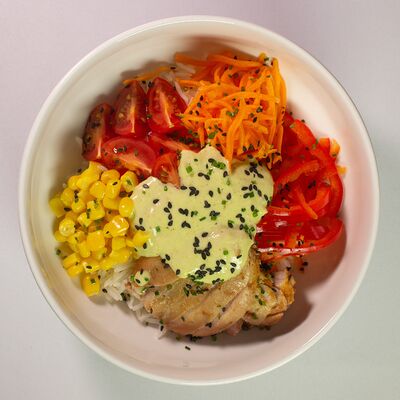 Боул с цыпленком и соусом карри в APOLLO по цене 660 ₽