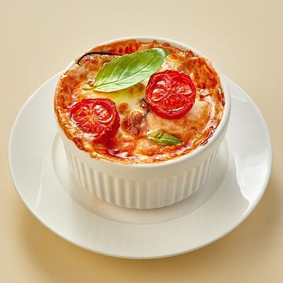 Закуска Печеный баклажан с соусом неаполитано, страчателлой, моцареллой и пармезаном в Регано по цене 715 ₽