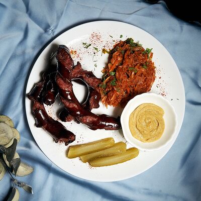 Охотничьи колбаски в у МАМАN по цене 630 ₽