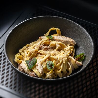 Паста с цыпленком и грибами в Густо & Пряно по цене 578 ₽